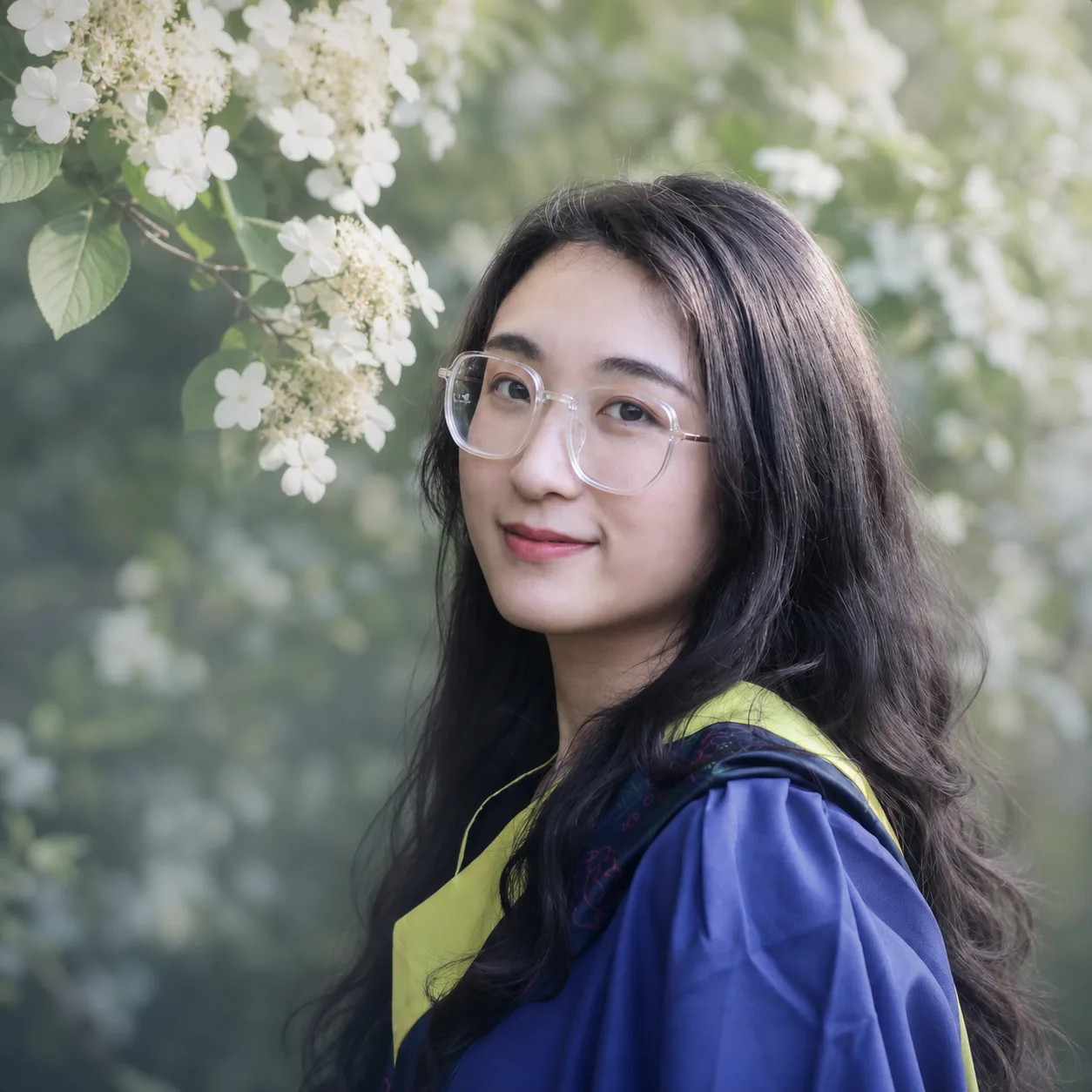 CICI 在花树下的个人照片